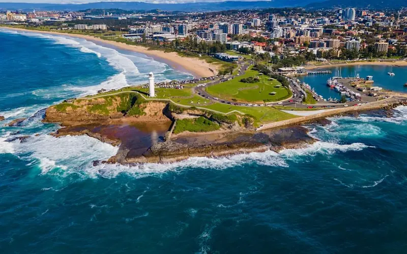 Wollongong Head lighthouse and harbour on the coast.
